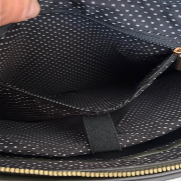 Sophisticated Green Tote with Gold Accents - Picture 7 of 15